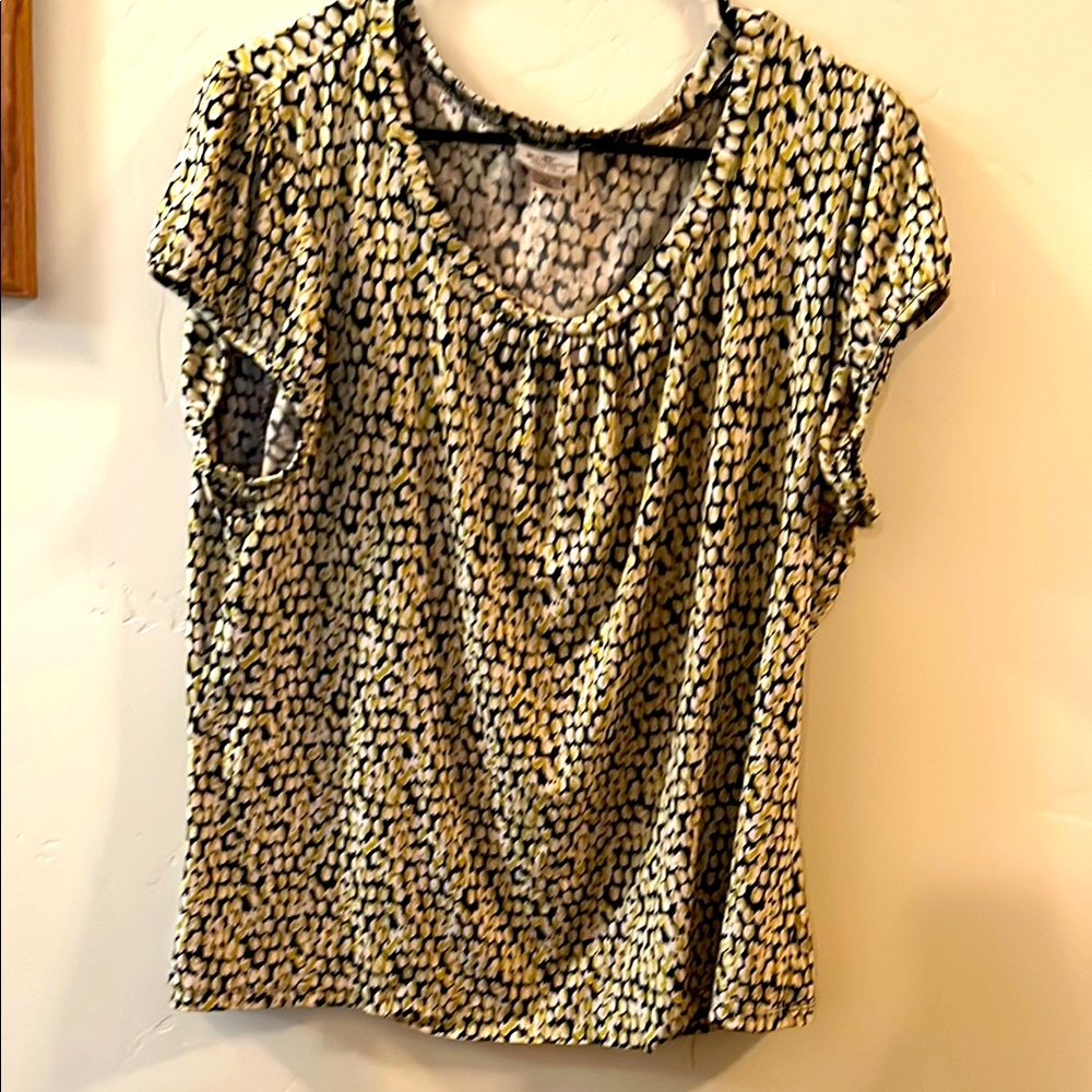 Women's Black and Cream Patterned Top